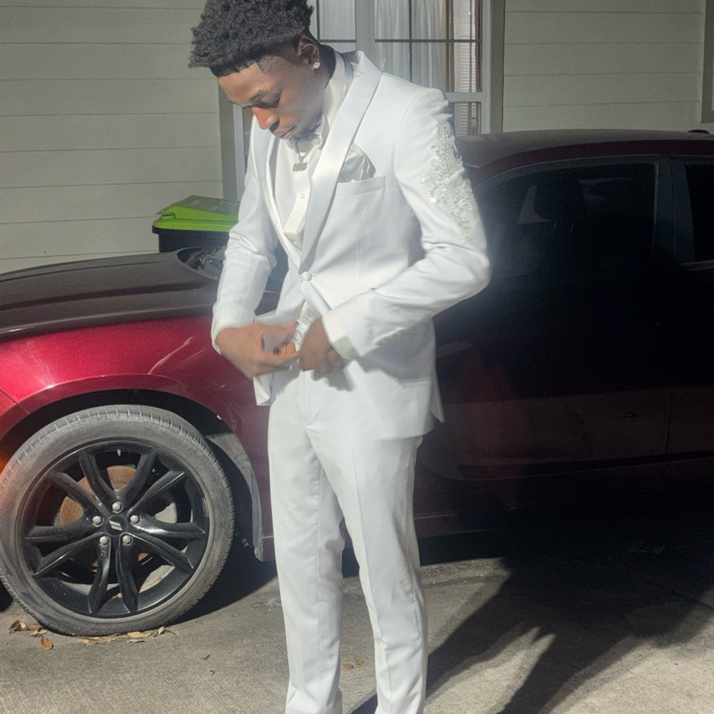 Men's White Suit - Picture 3 of 4